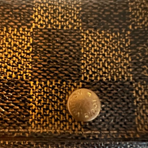 Louis Vuitton Canvas Damier 4 Key Holder - Picture 8 of 9